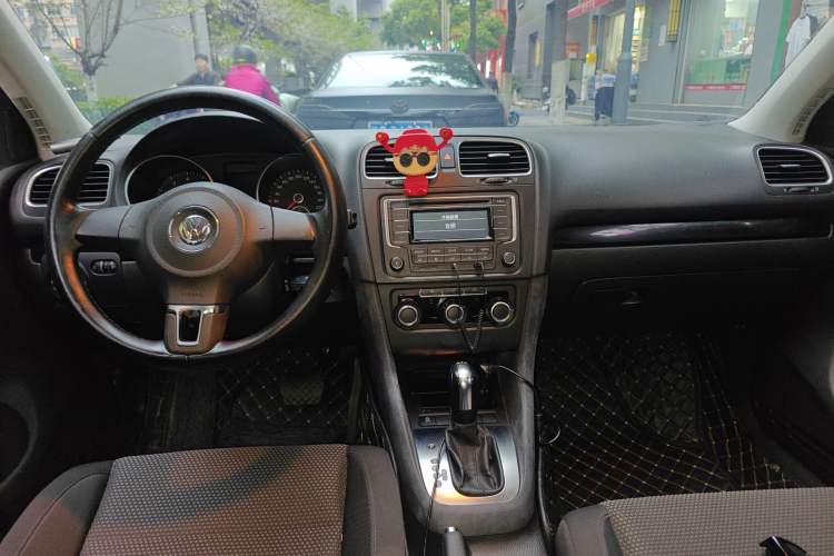 Used Volkswagen Golf 2012 1.4 TSI Automatic Comfort Edition Center Console