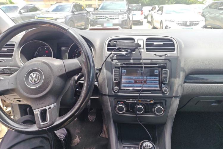 Used Volkswagen Golf 2012 1.4 TSI Manual Comfort Edition Center Console