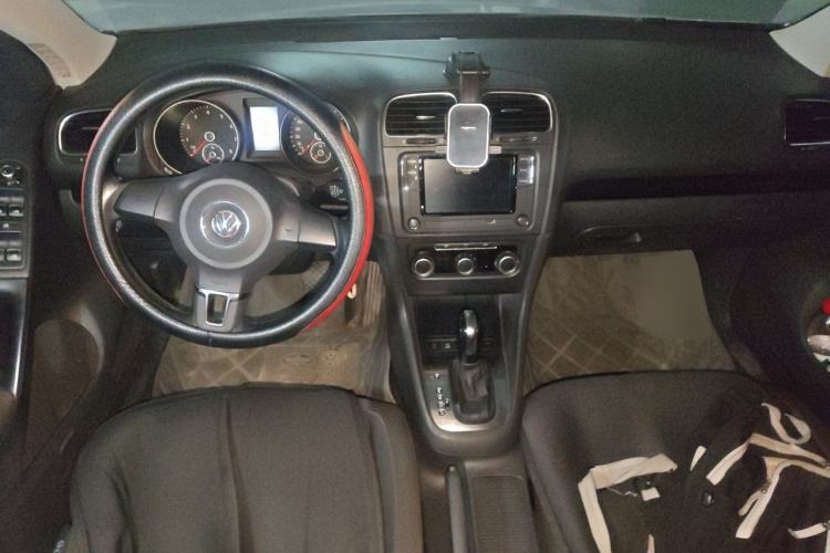 Used Volkswagen Golf 2012 1.6L Automatic Comfort Model Center Console
