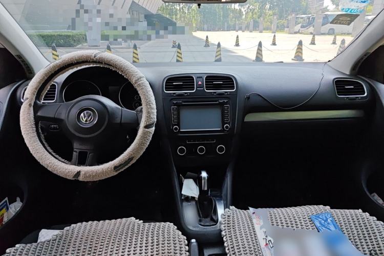 Used Volkswagen Golf 2012 1.6L Automatic Fashion Model Center Console