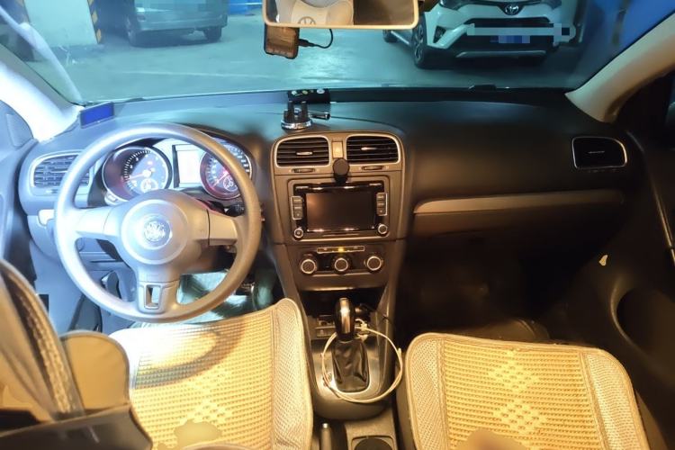 Used Volkswagen Golf 2012 1.6L Automatic Fashion Model Center Console