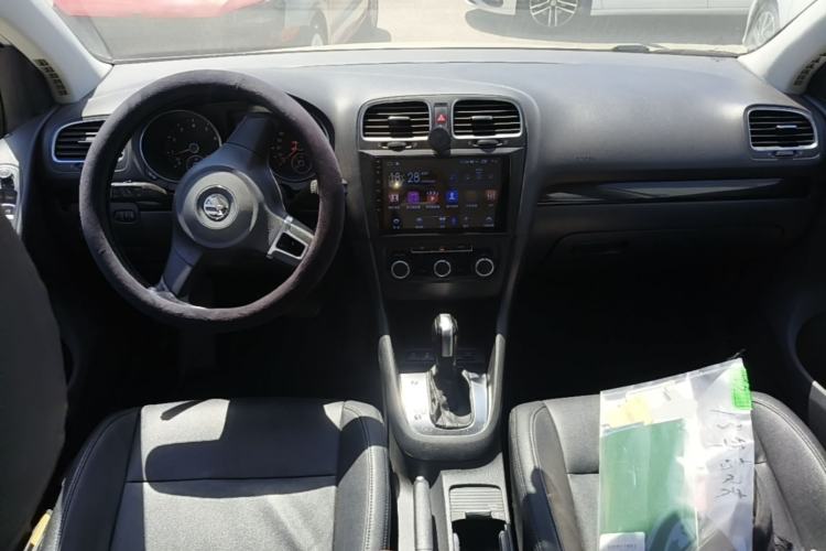 Used Volkswagen Golf 2012 1.4 TSI Automatic Comfort Edition Center Console