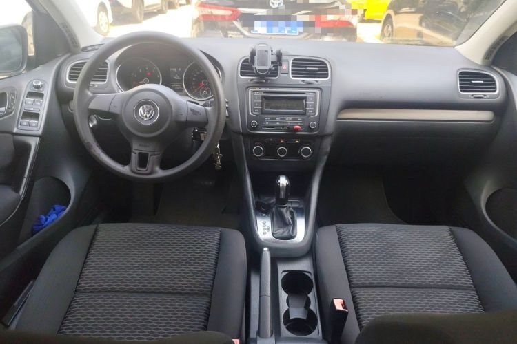 Used Volkswagen Golf 2012 1.6L Automatic Fashion Model Center Console