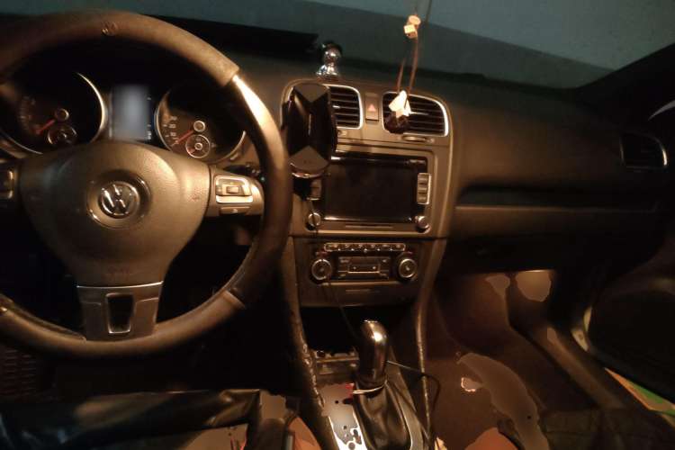 Used Volkswagen Golf 2012 1.4TSI Luxury Convertible Edition Center Console