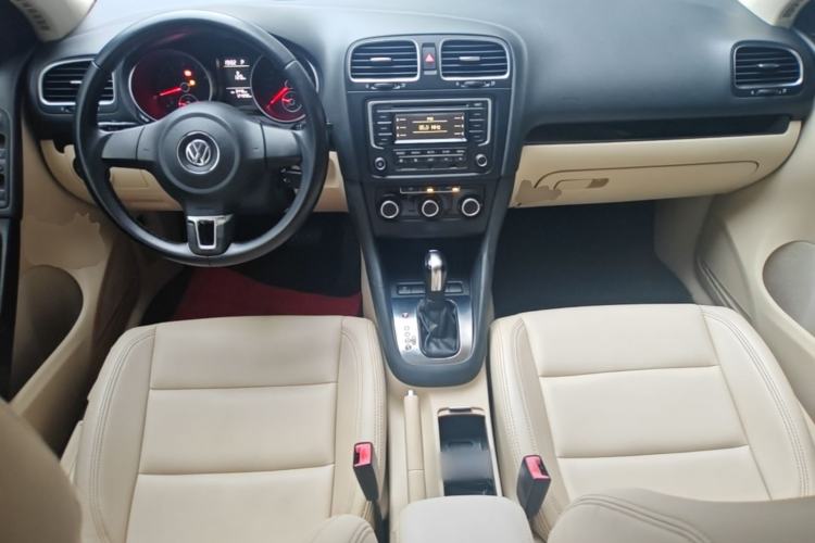 Used Volkswagen Golf 2012 1.6L Automatic Comfort Model Center Console