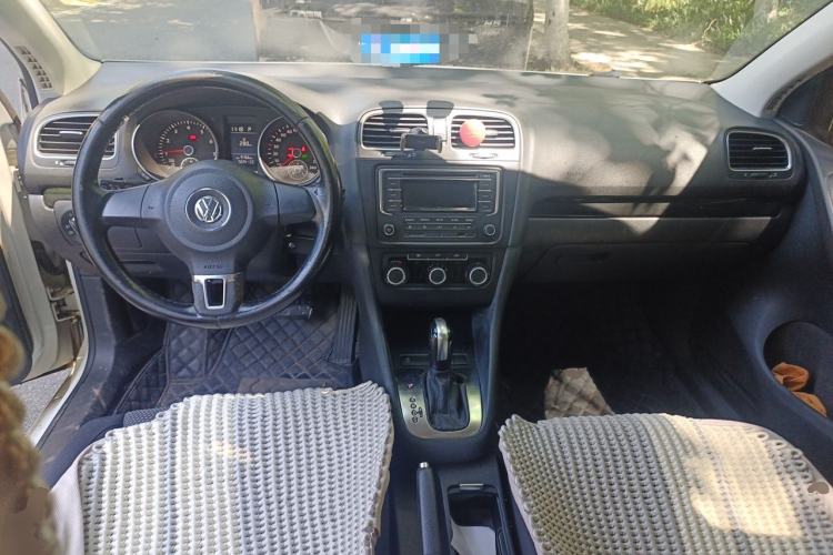 Used Volkswagen Golf 2012 1.6L Automatic Comfort Model Center Console