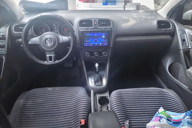 Used Volkswagen Golf 2012 1.6L Automatic Fashion Model Center Console