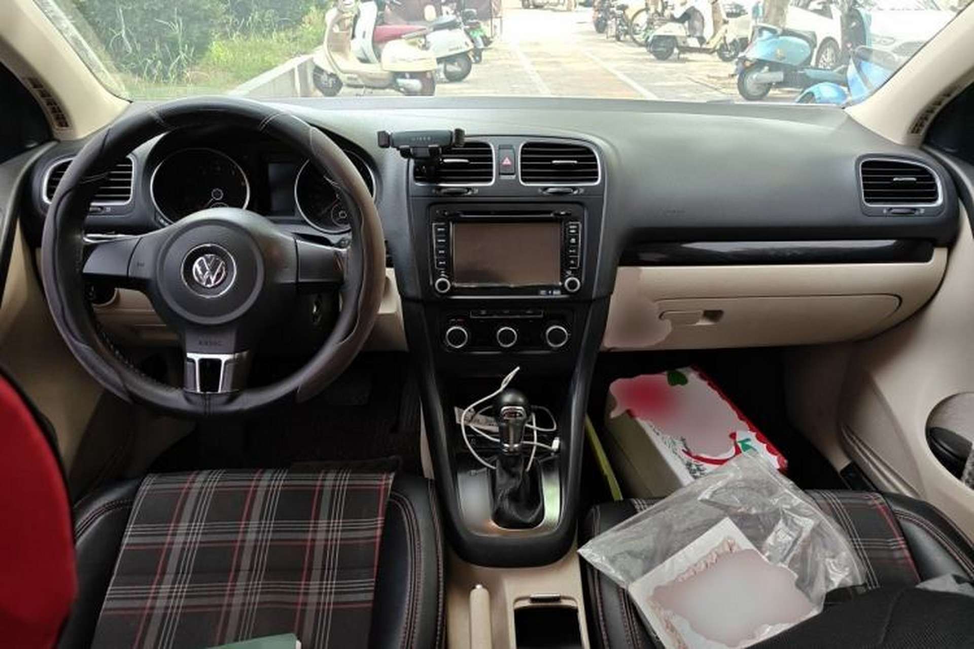 Used Volkswagen Golf 2012 1.6L Automatic Comfort Model Center Console