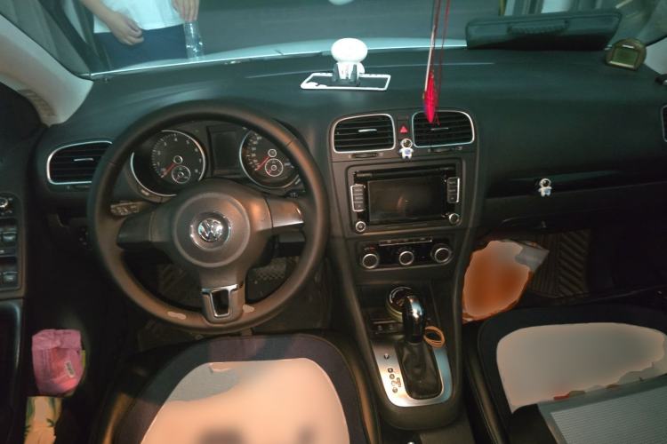 Used Volkswagen Golf 2012 1.6L Automatic Comfort Model Center Console
