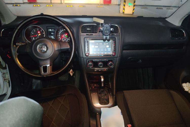 Used Volkswagen Golf 2012 1.6L Automatic Comfort Model Center Console