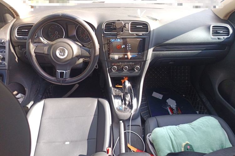 Used Volkswagen Golf 2012 1.6L Automatic Comfort Model Center Console