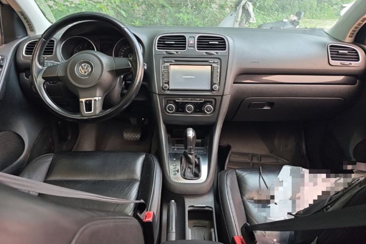 Used Volkswagen Golf 2012 1.4 TSI Automatic Comfort Edition Center Console