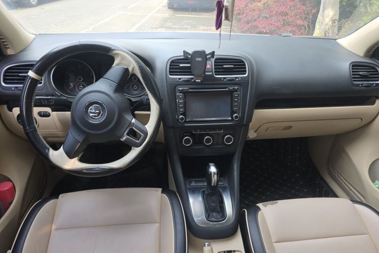 Used Volkswagen Golf 2012 1.4 TSI Automatic Comfort Edition Center Console