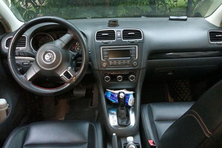 Used Volkswagen Golf 2012 1.4 TSI Automatic Comfort Edition Center Console