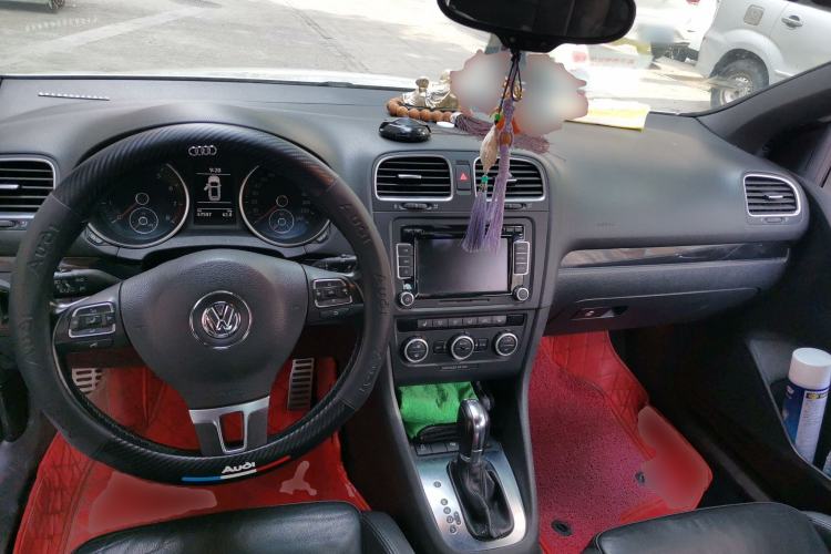 Used Volkswagen Golf 2012 1.4TSI Luxury Convertible Edition Center Console