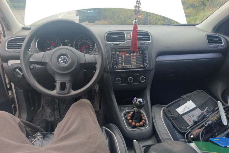 Used Volkswagen Golf 2012 1.6 Manual Fashion Edition Center Console