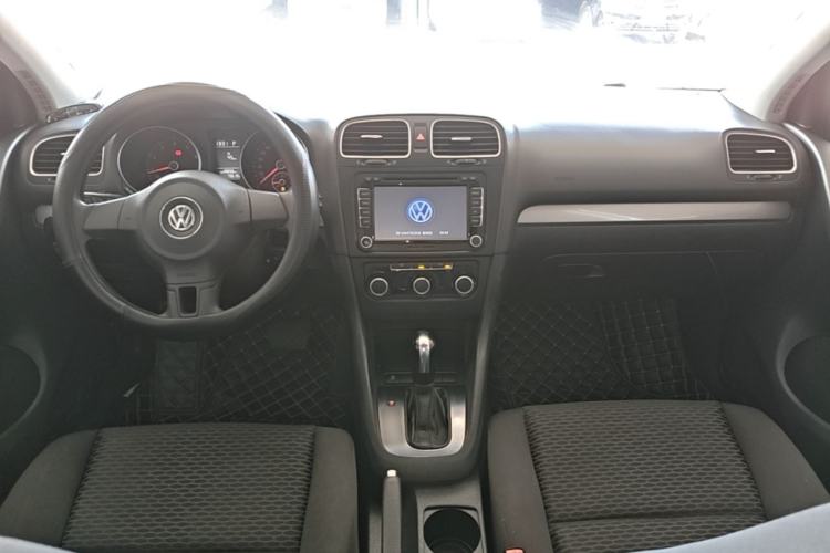 Used Volkswagen Golf 2012 1.6L Automatic Fashion Model Center Console