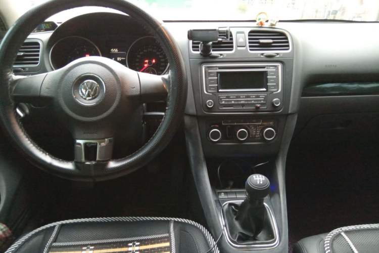 Used Volkswagen Golf 2012 1.4 TSI Manual Comfort Edition Center Console