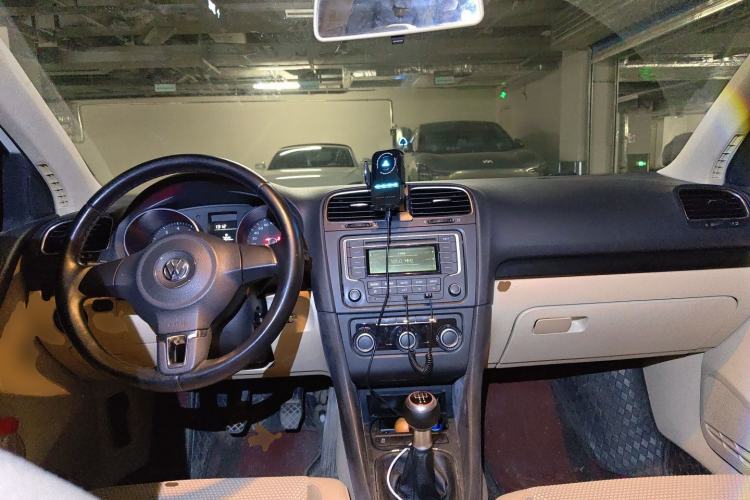 Used Volkswagen Golf 2012 1.4 TSI Manual Comfort Edition Center Console