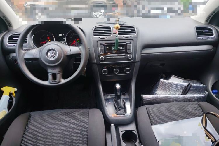 Used Volkswagen Golf 2012 1.6L Automatic Fashion Model Center Console