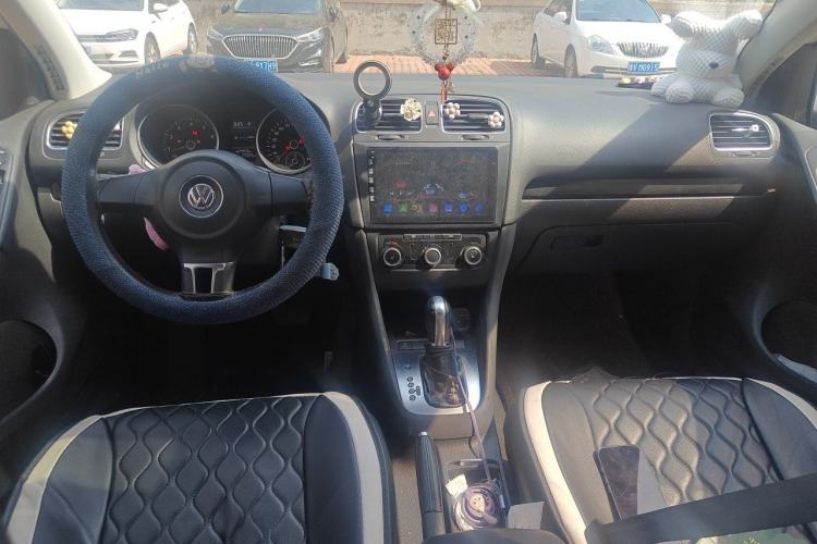 Used Volkswagen Golf 2012 1.4 TSI Automatic Comfort Edition Center Console