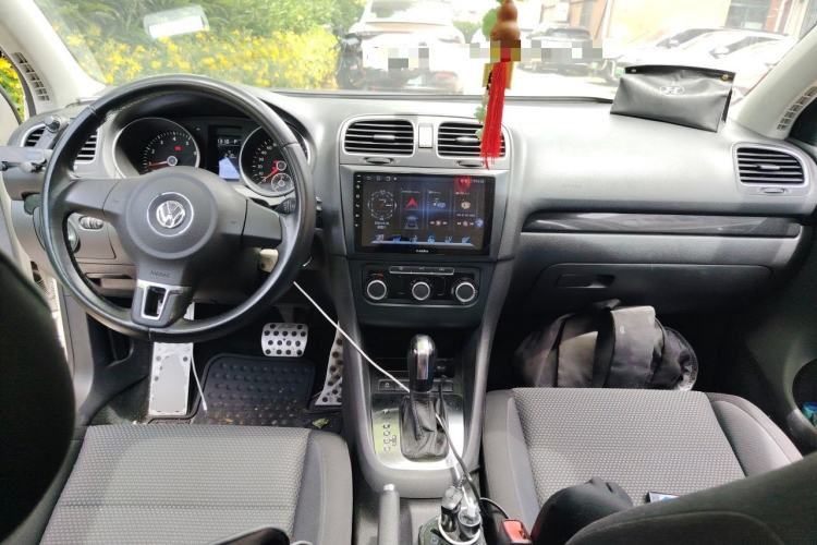 Used Volkswagen Golf 2012 1.6L Automatic Comfort Model Center Console