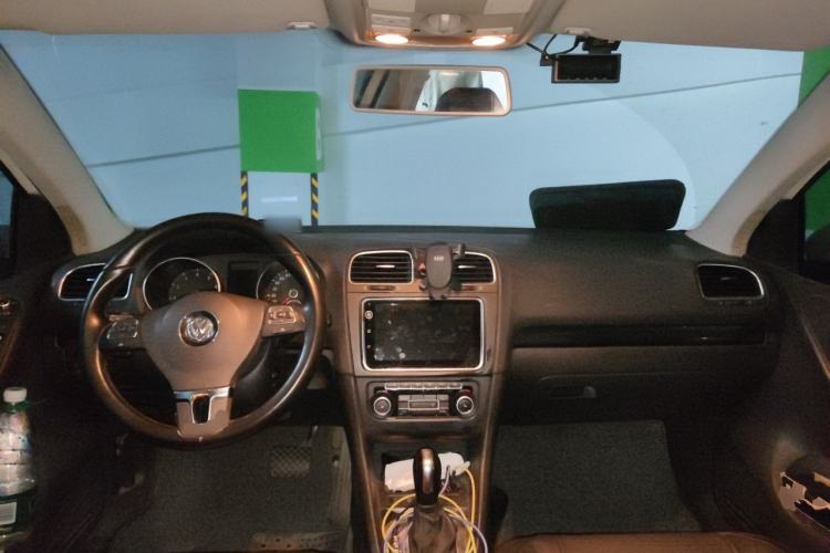 Used Volkswagen Golf 2012 1.6L Automatic Comfort Model Center Console