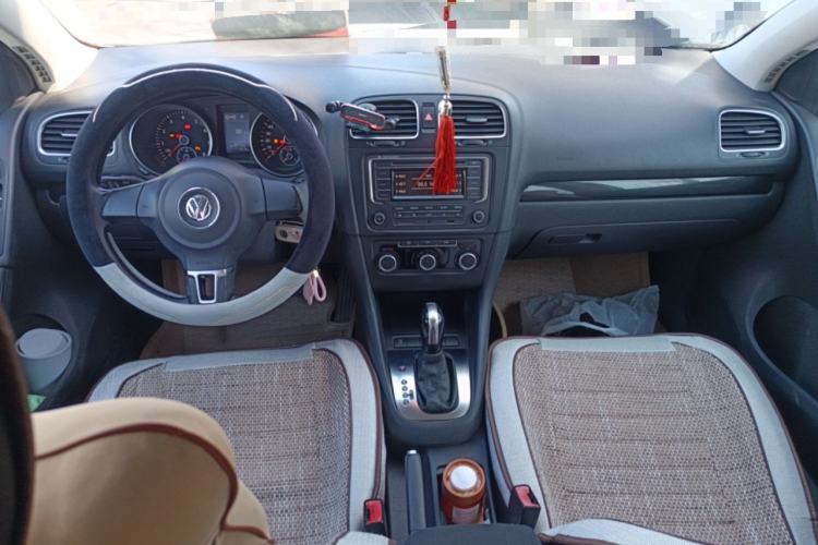 Used Volkswagen Golf 2012 1.6L Automatic Comfort Model Center Console