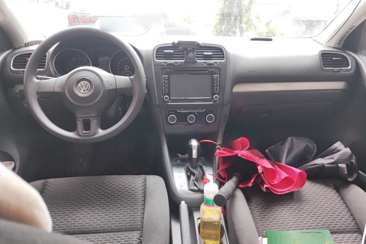 Used Volkswagen Golf 2012 1.6L Automatic Fashion Model Center Console