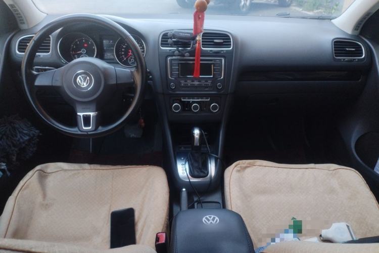 Used Volkswagen Golf 2012 1.6L Automatic Comfort Model Center Console