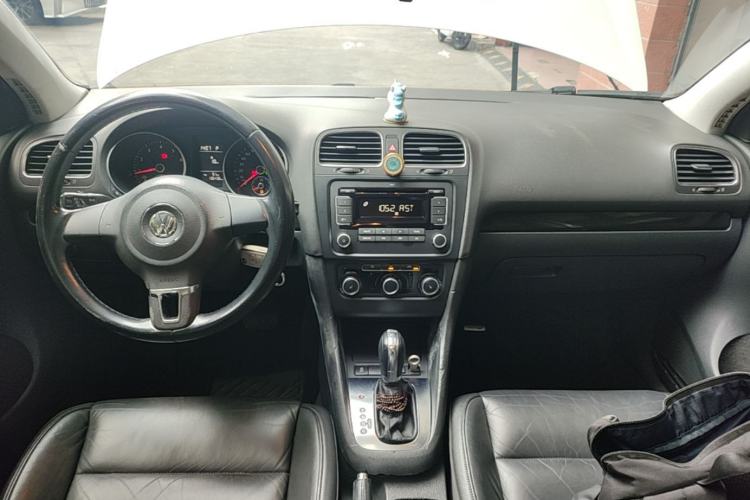 Used Volkswagen Golf 2012 1.4 TSI Automatic Comfort Edition Center Console