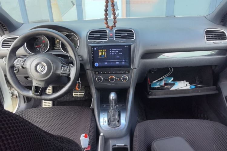 Used Volkswagen Golf 2012 1.4TSI Comfort Convertible Edition Center Console
