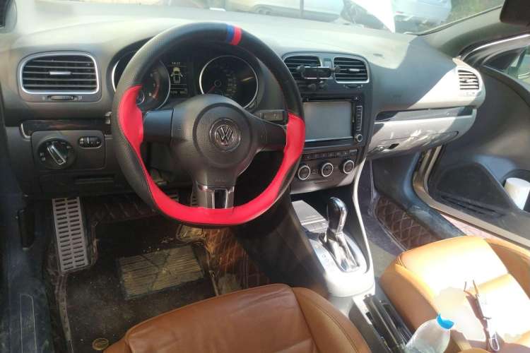Used Volkswagen Golf 2012 1.4TSI Comfort Convertible Edition Center Console