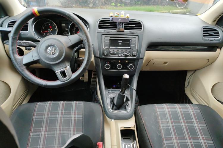 Used Volkswagen Golf 2012 1.4 TSI Manual Comfort Edition Center Console