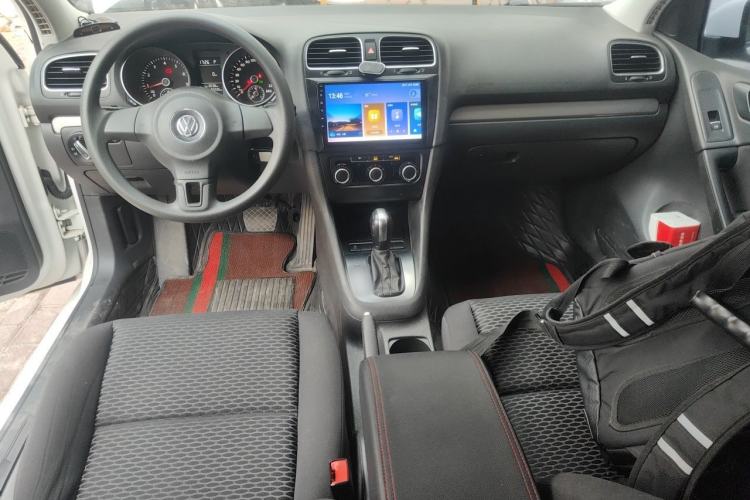 Used Volkswagen Golf 2012 1.6L Automatic Fashion Model Center Console