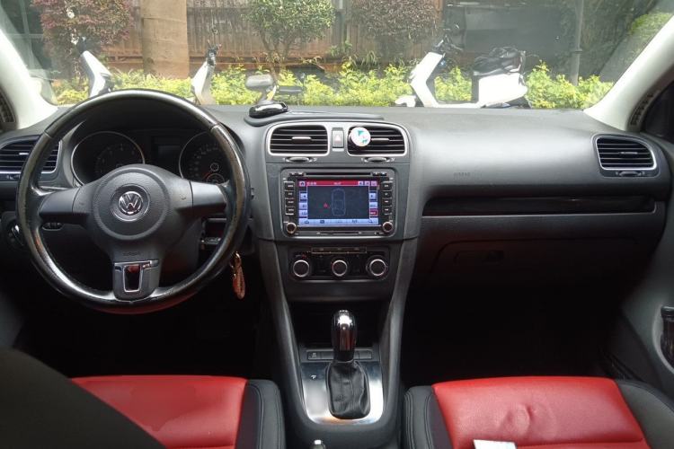 Used Volkswagen Golf 2012 1.4 TSI Automatic Comfort Edition Center Console