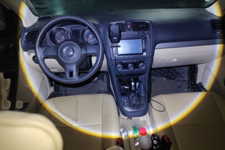 Used Volkswagen Golf 2012 1.6L Automatic Fashion Model Center Console