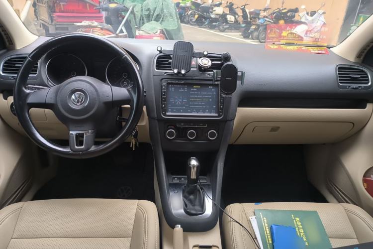 Used Volkswagen Golf 2012 1.4 TSI Automatic Comfort Edition Center Console