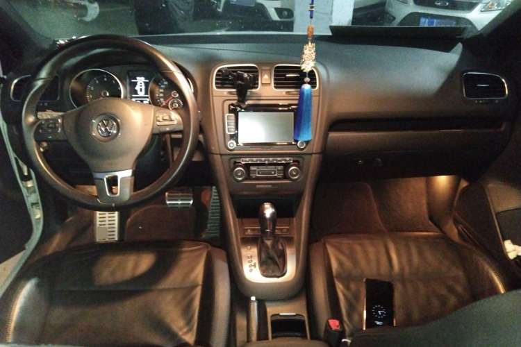 Used Volkswagen Golf 2012 1.4TSI Luxury Convertible Edition Center Console