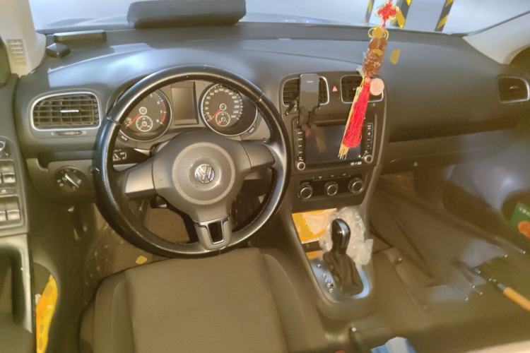 Used Volkswagen Golf 2012 1.6L Automatic Comfort Model Center Console