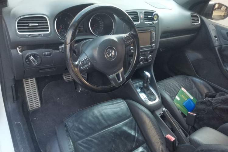 Used Volkswagen Golf 2012 1.4TSI Luxury Convertible Edition Center Console