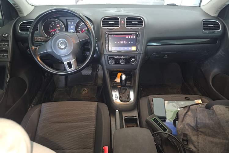 Used Volkswagen Golf 2012 1.4 TSI Automatic Comfort Edition Center Console