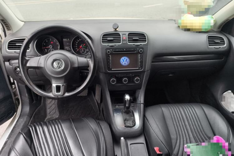 Used Volkswagen Golf 2012 1.6L Automatic Comfort Model Center Console