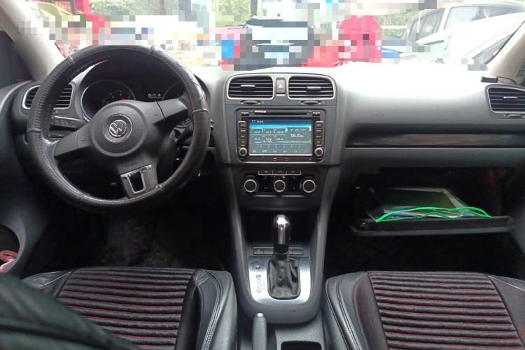 Used Volkswagen Golf 2012 1.6L Automatic Comfort Model Center Console