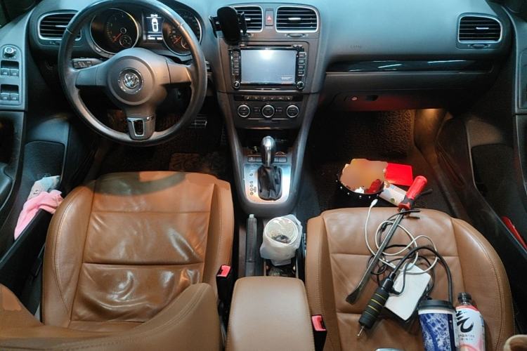 Used Volkswagen Golf 2012 1.4TSI Comfort Convertible Edition Center Console