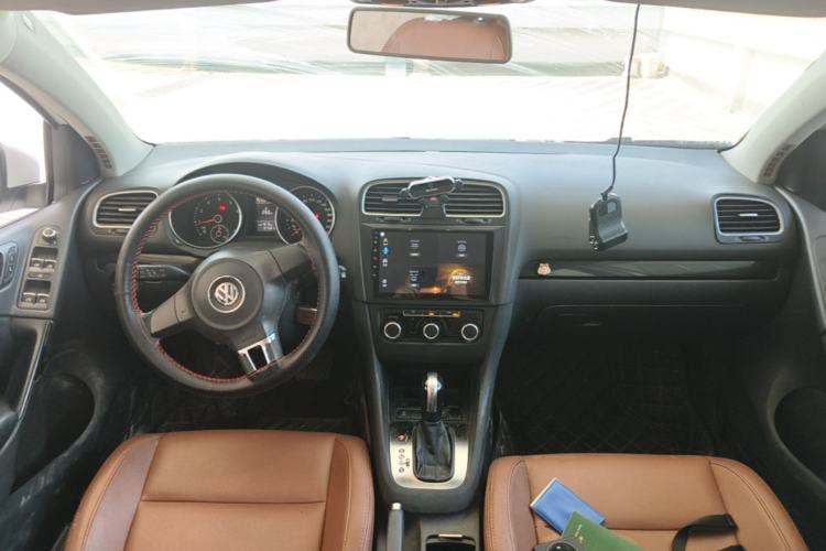 Used Volkswagen Golf 2012 1.6L Automatic Comfort Model Center Console