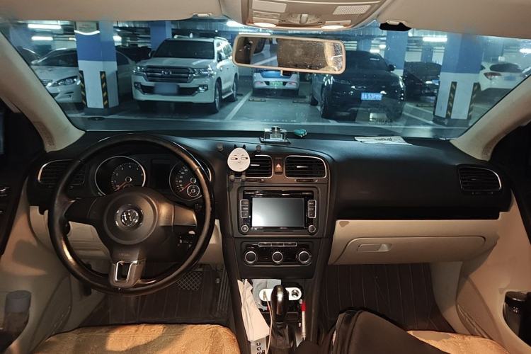 Used Volkswagen Golf 2012 1.6L Automatic Comfort Model Center Console