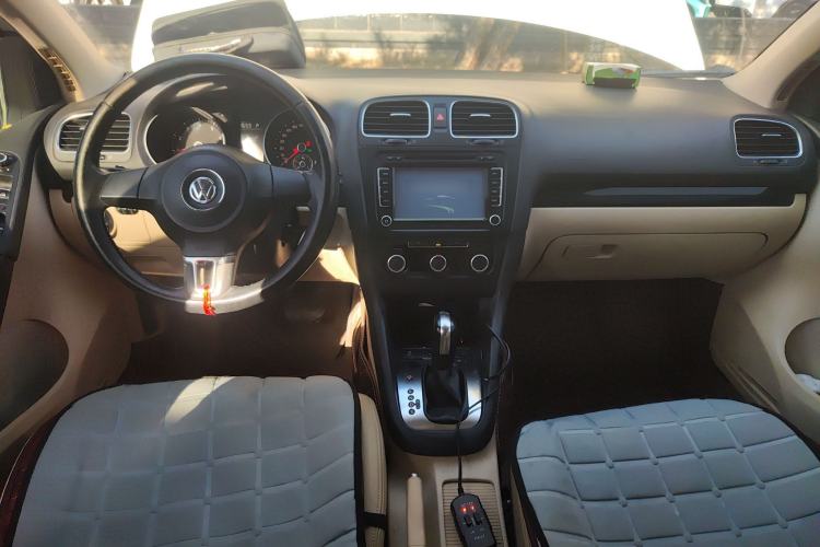 Used Volkswagen Golf 2012 1.4 TSI Automatic Comfort Edition Center Console
