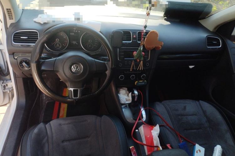Used Volkswagen Golf 2012 1.6L Automatic Comfort Model Center Console