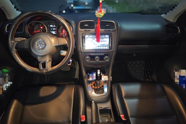 Used Volkswagen Golf 2012 1.6L Automatic Comfort Model Center Console